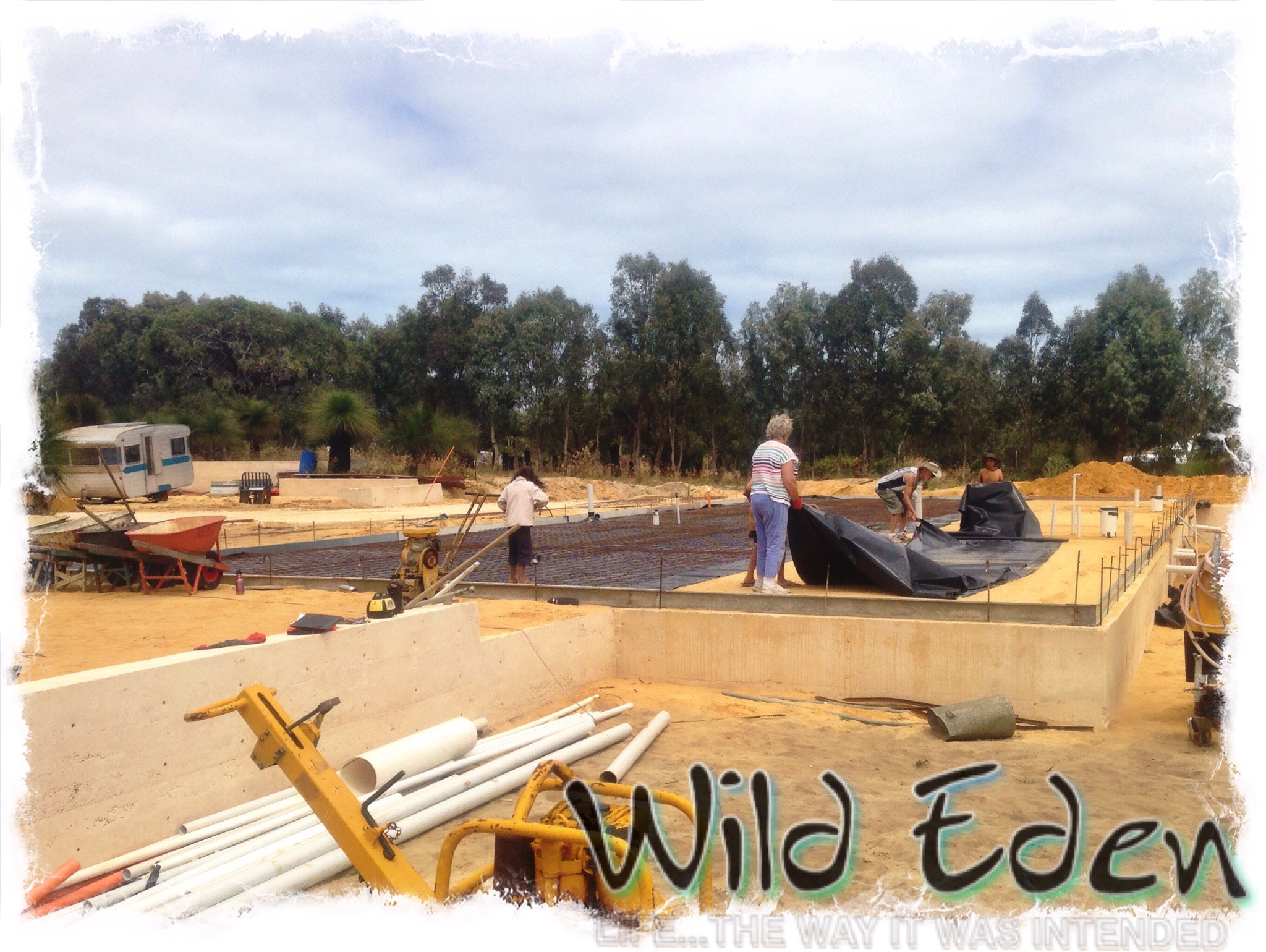 6 November 2014 Laying Black PLastic for Slab
